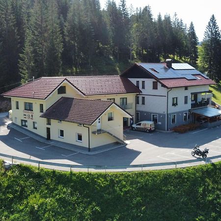 Hotel And Restaurant Ana Hrib-Loski Potok Екстер'єр фото