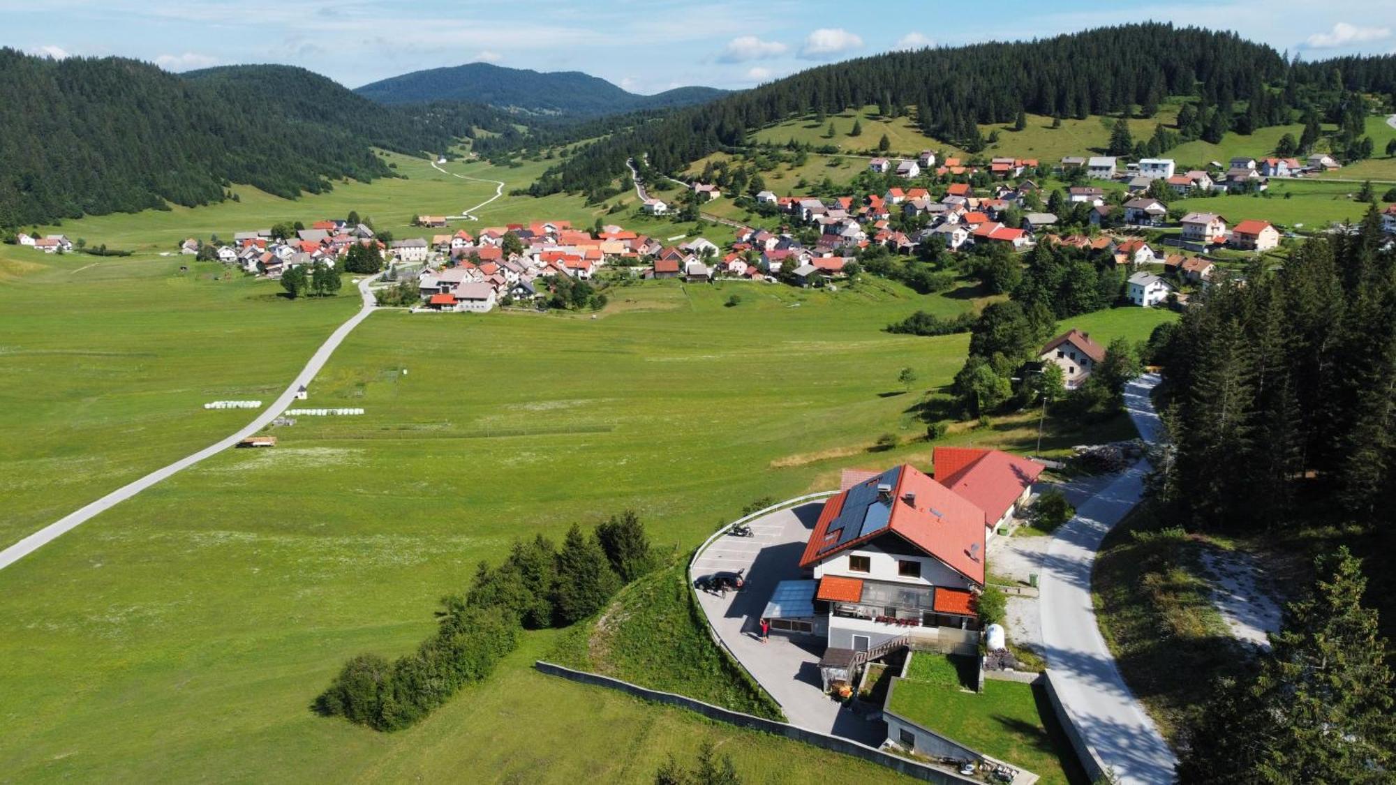 Hotel And Restaurant Ana Hrib-Loski Potok Екстер'єр фото