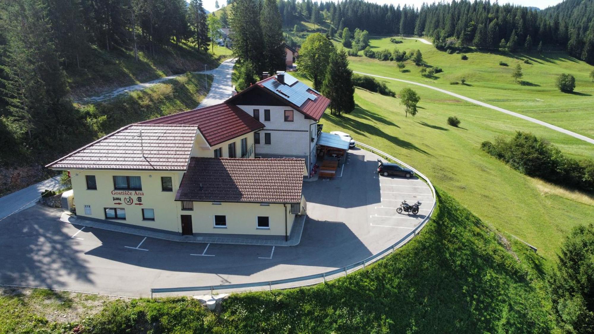 Hotel And Restaurant Ana Hrib-Loski Potok Екстер'єр фото