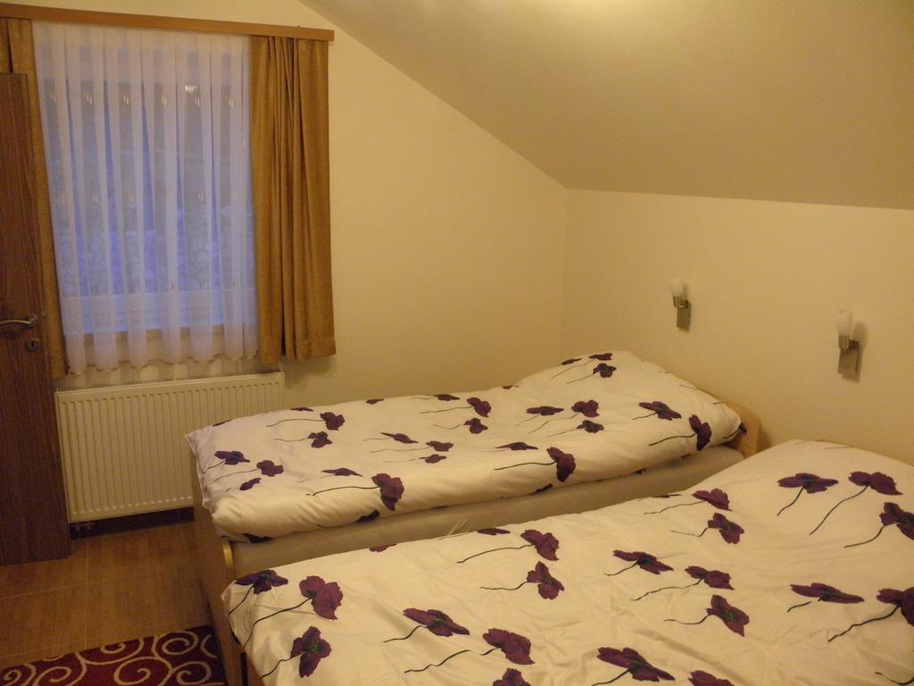 Hotel And Restaurant Ana Hrib-Loski Potok Екстер'єр фото