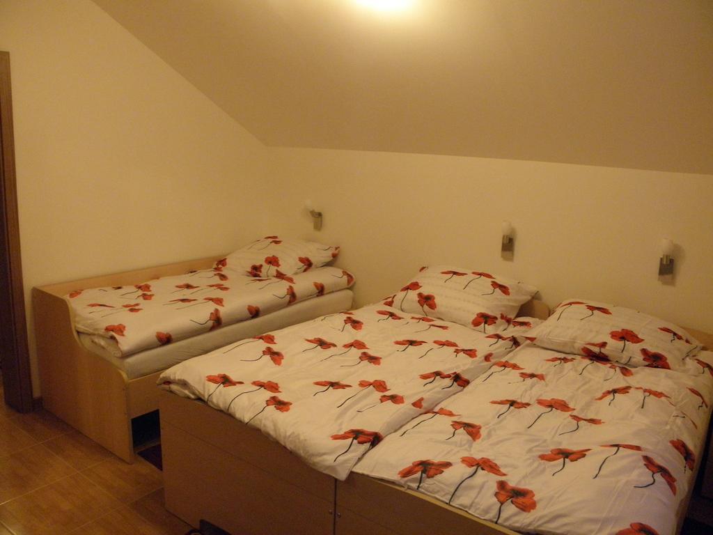 Hotel And Restaurant Ana Hrib-Loski Potok Екстер'єр фото