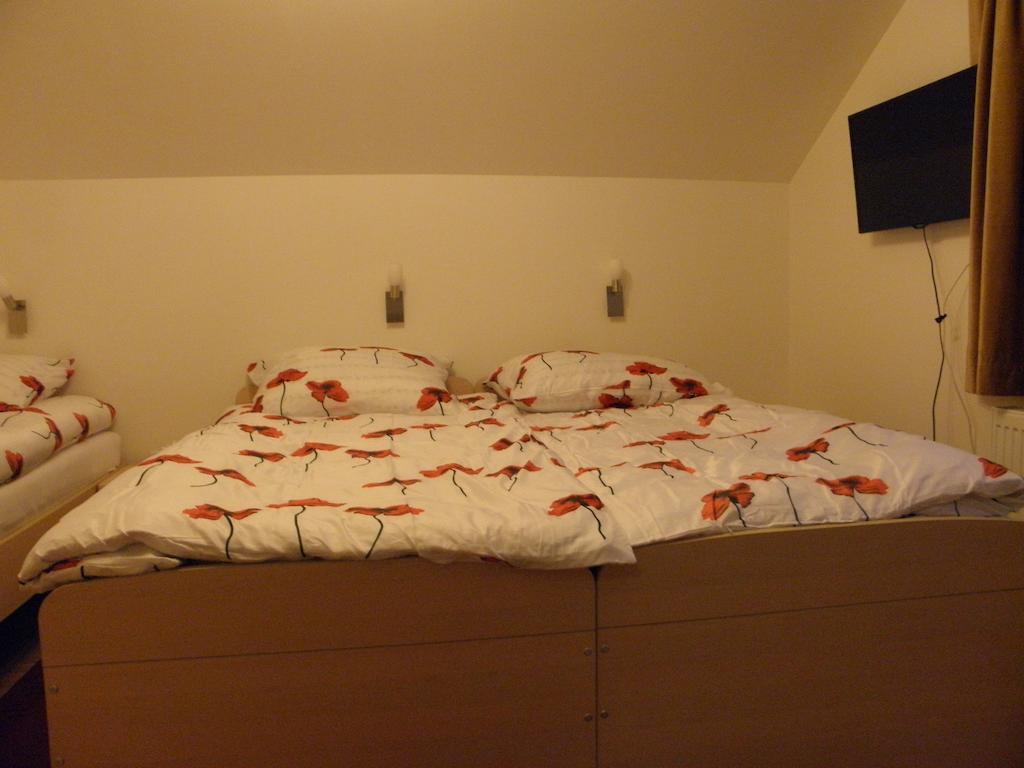 Hotel And Restaurant Ana Hrib-Loski Potok Екстер'єр фото