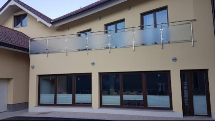 Hotel And Restaurant Ana Hrib-Loski Potok Екстер'єр фото
