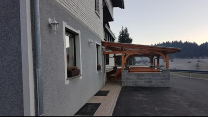 Hotel And Restaurant Ana Hrib-Loski Potok Екстер'єр фото